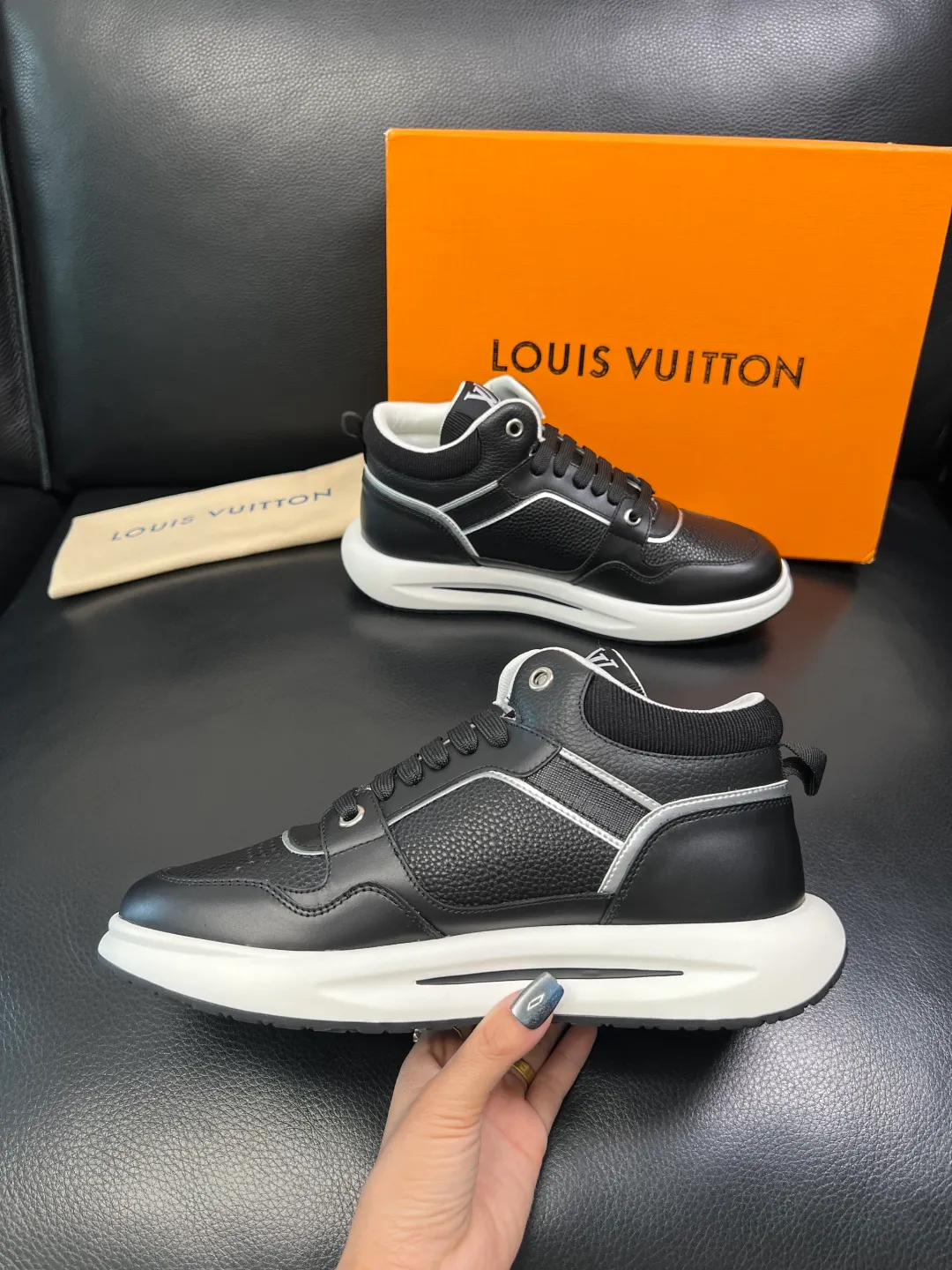 Men's shoes 💰820 Lv high quality top crafts Louis Vuitton, sports sneakers counter synchronization, uppers imported from Italy, high quality splicing colorful complex crafts, imported mesh pads soft and comfortable, soles: original soles specially provided by the original factory, T men's shoes 💰U exclusive movable molded soles super comfortable, original factory single goods, code number 39-44 (customized 38 45)